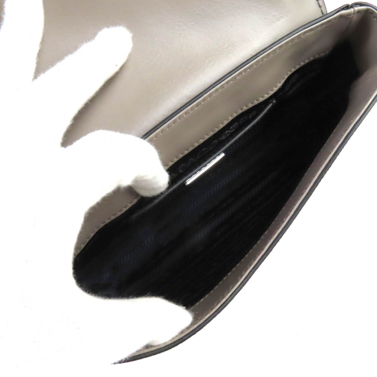 Prada Beige Leather Shoulder Bag (Pre-Owned)