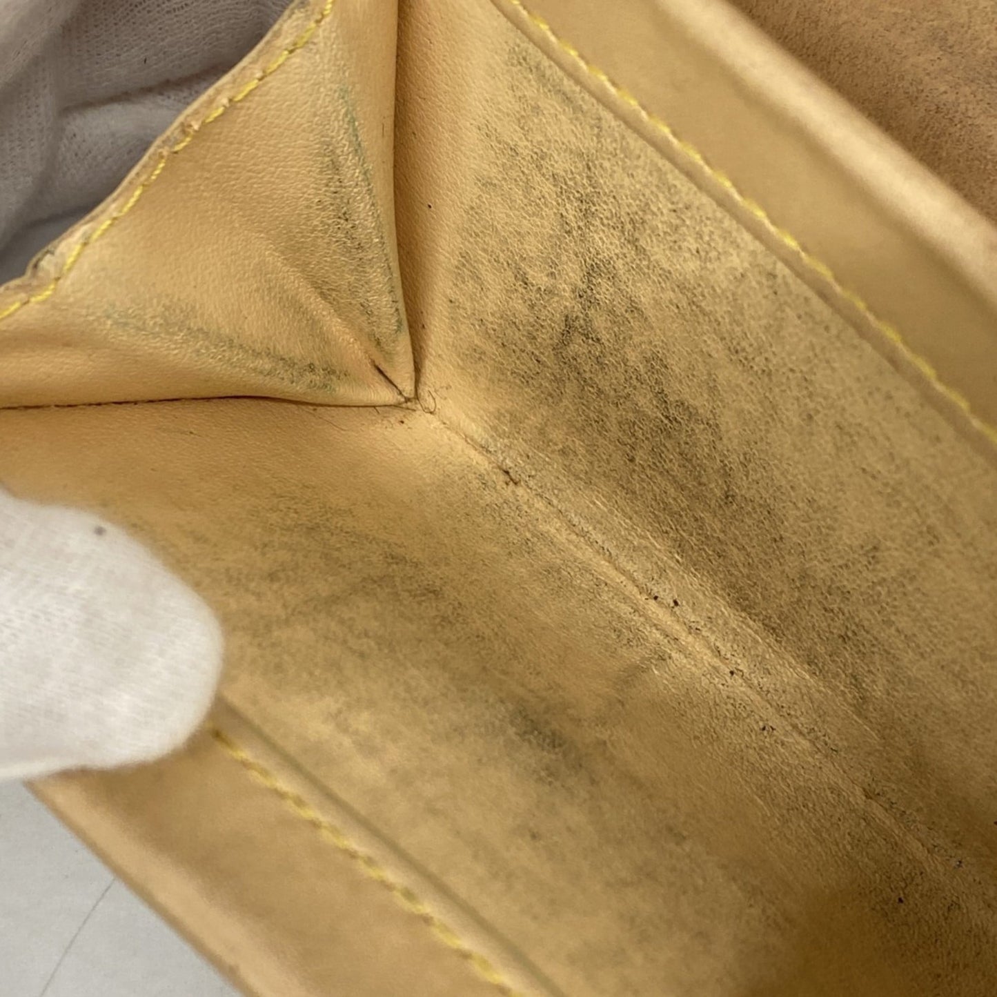 Louis Vuitton Blanc Coin Purse/Coin Case (Pre-Owned)