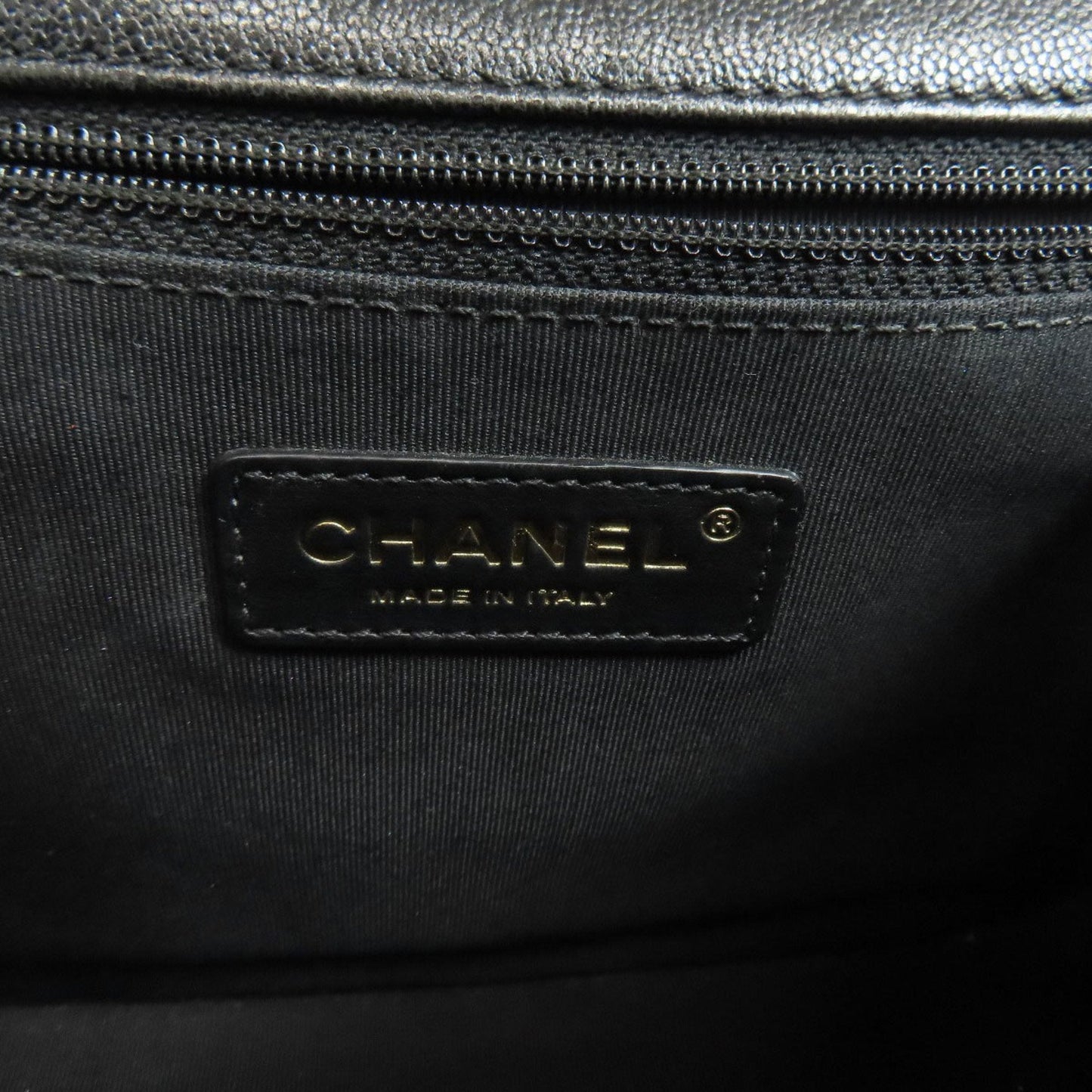 Chanel Matelasse Black Leather Shoulder Bag (Pre-Owned)