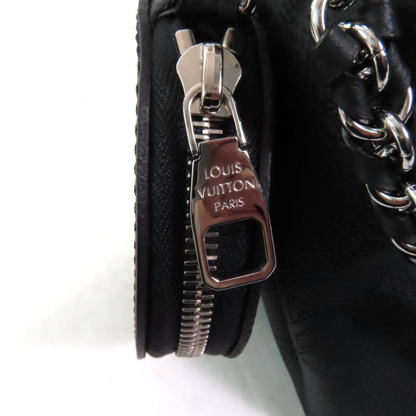 Louis Vuitton Noir Shoulder Bag (Pre-Owned)