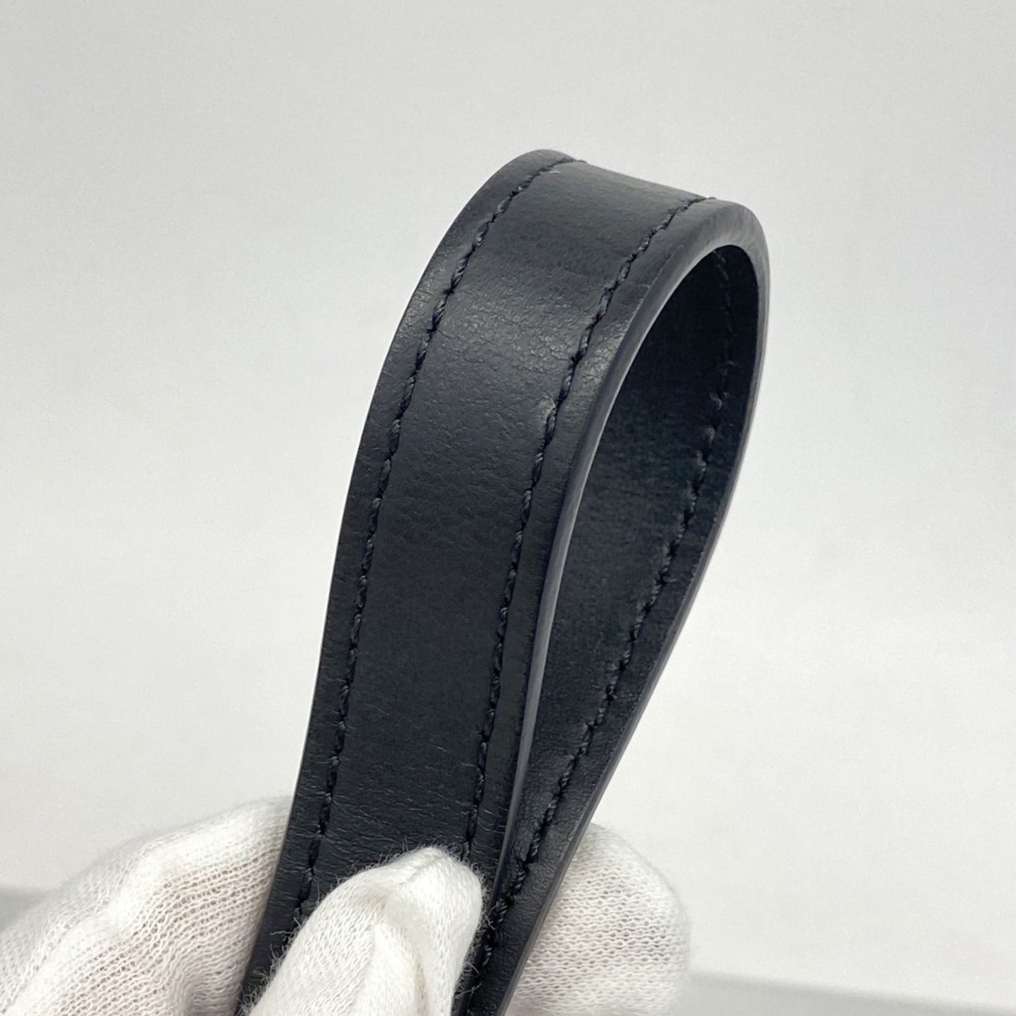 Louis Vuitton Noir Shoulder Bag (Pre-Owned)