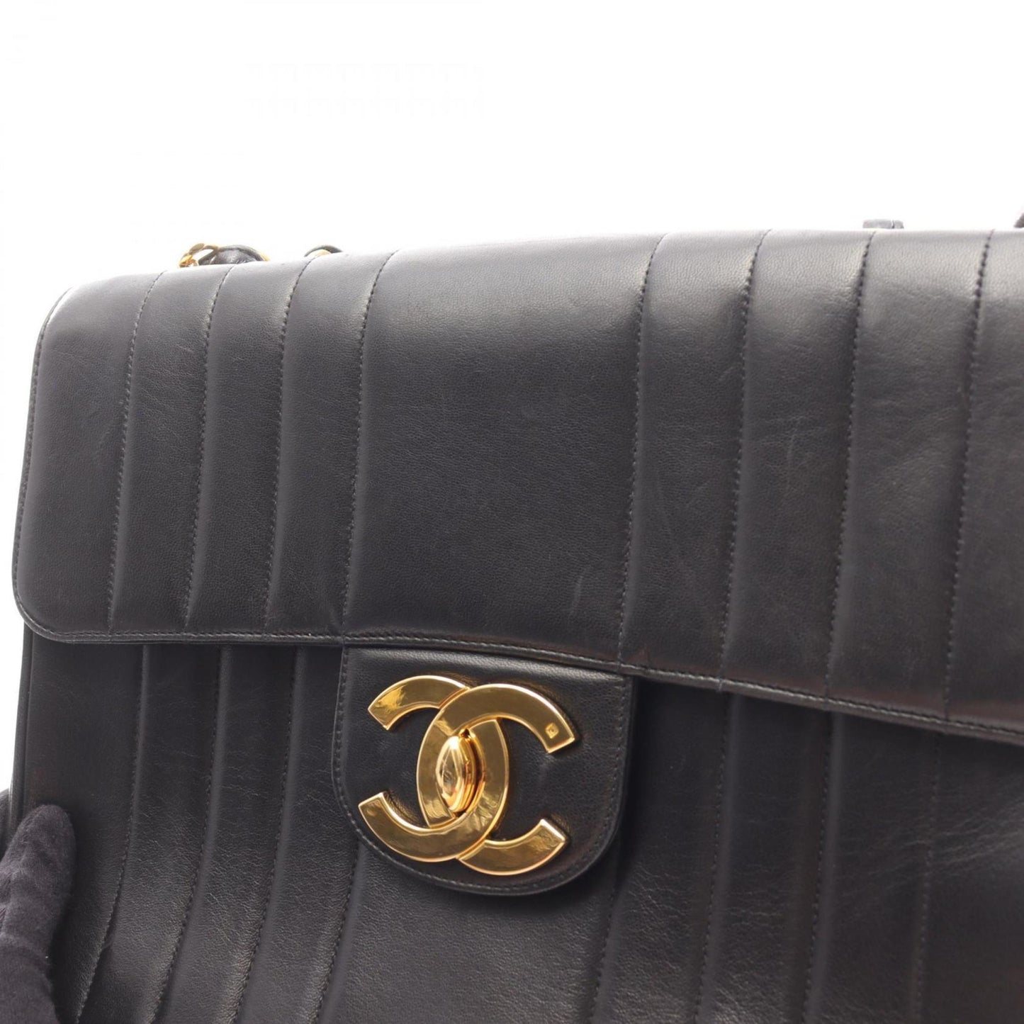 Chanel Black Leather Shoulder Bag (Pre-Owned)