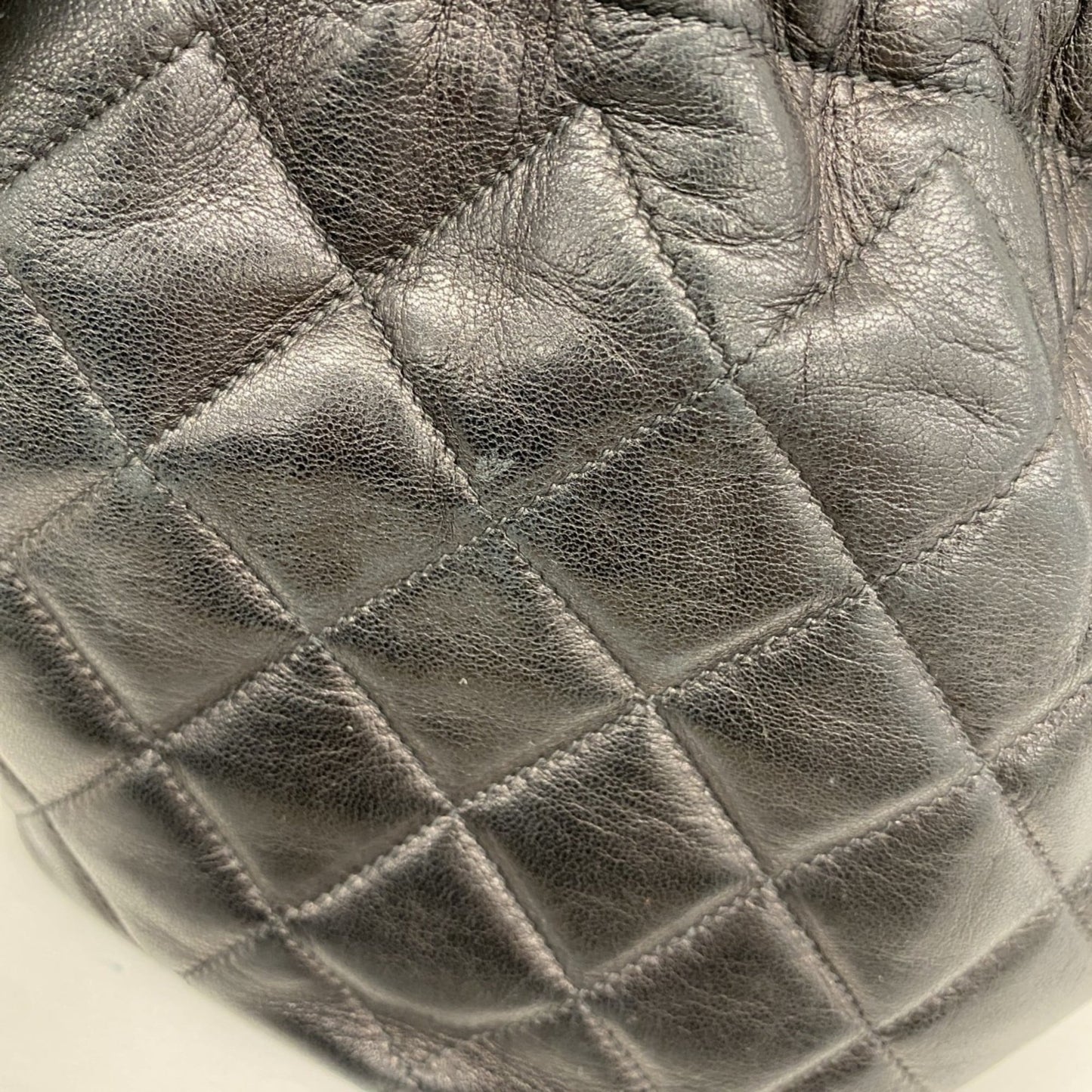 Chanel Black Leather Shoulder Bag (Pre-Owned)