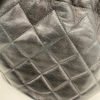Chanel Black Leather Shoulder Bag (Pre-Owned)