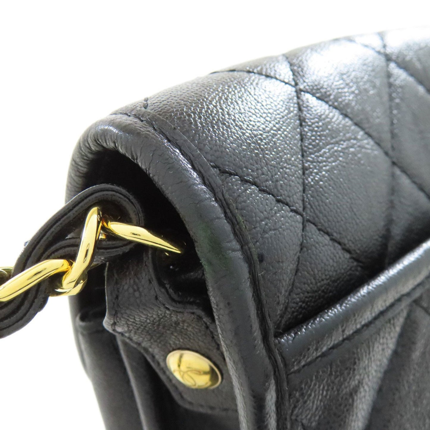 Chanel Matelasse Black Leather Shoulder Bag (Pre-Owned)