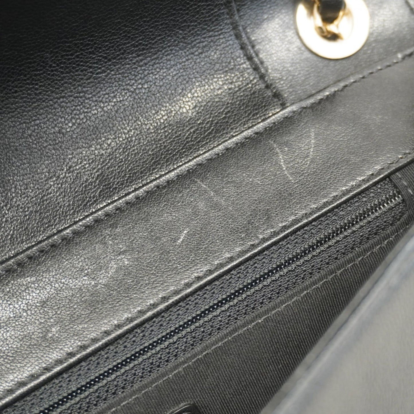 Chanel Black Leather Shoulder Bag (Pre-Owned)