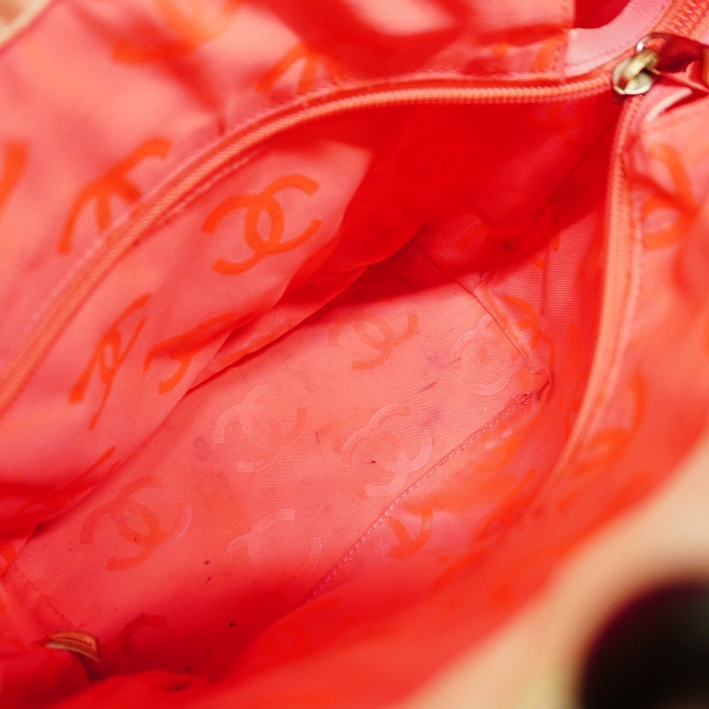 Chanel White Leather Tote Bag (Pre-Owned)