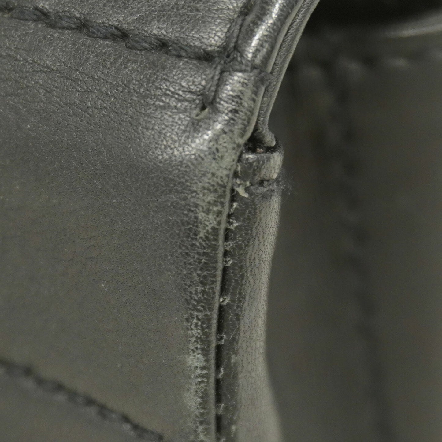 Chanel Black Leather Shoulder Bag (Pre-Owned)