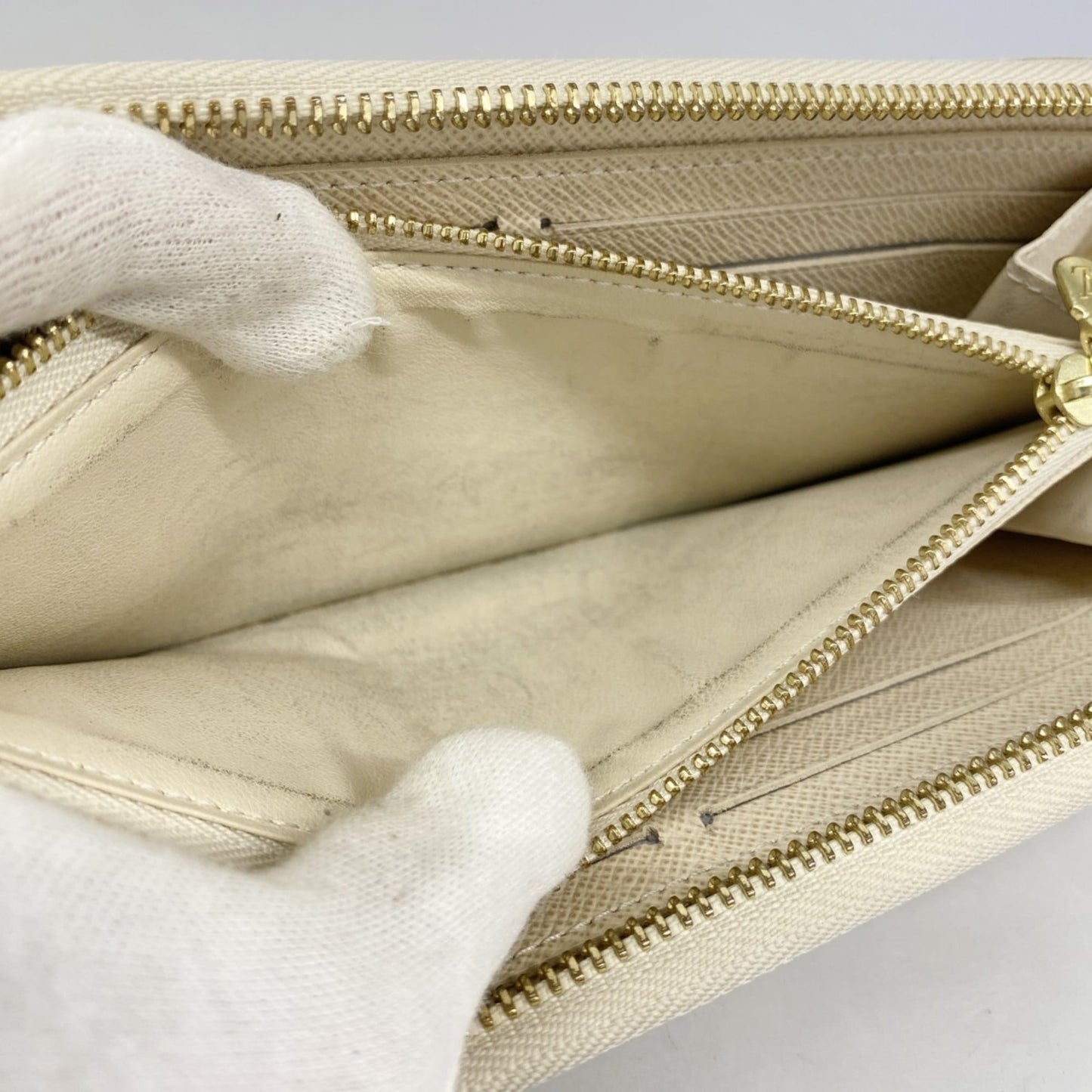 Louis Vuitton White Long Wallet (Bi-Fold) (Pre-Owned)