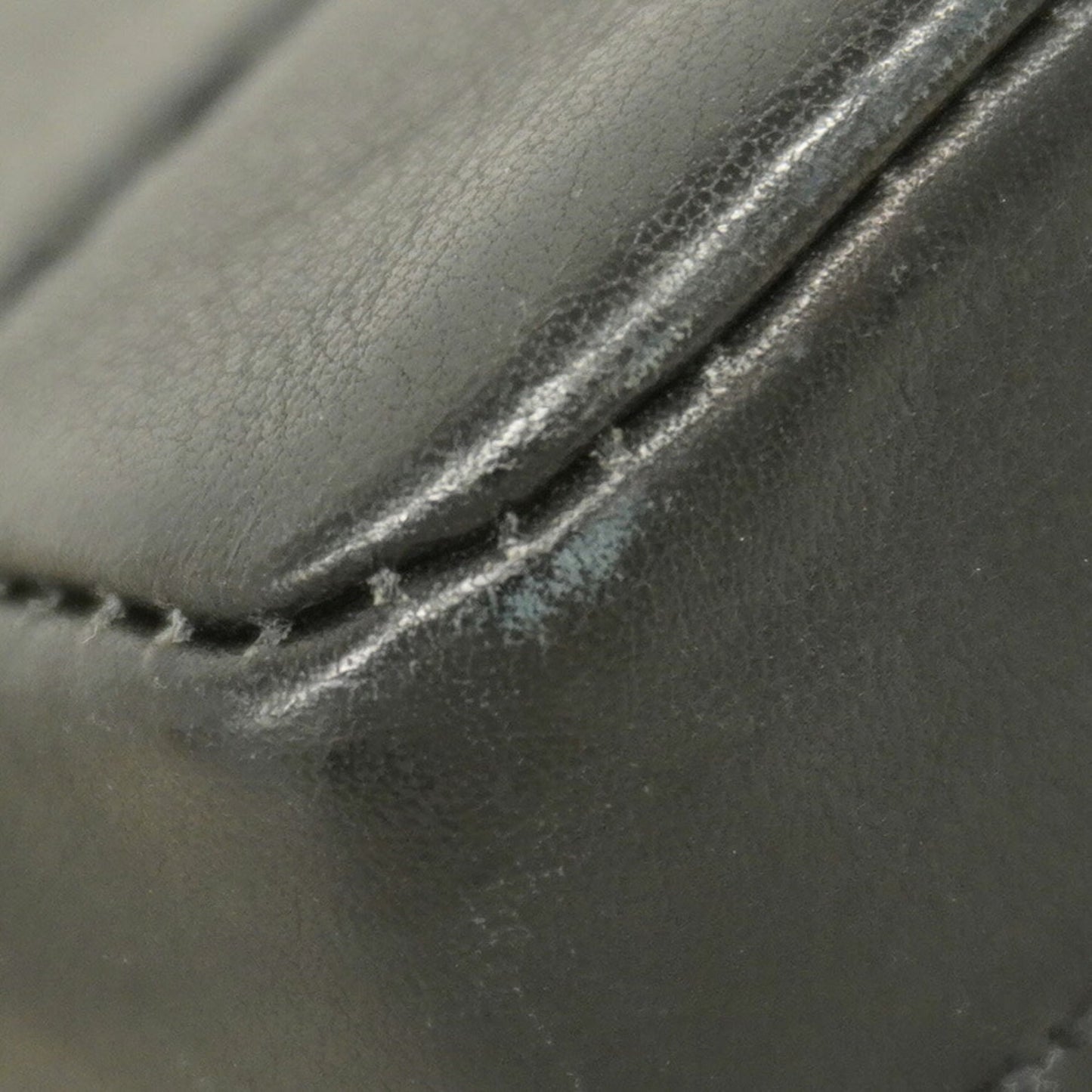 Chanel Black Leather Shoulder Bag (Pre-Owned)