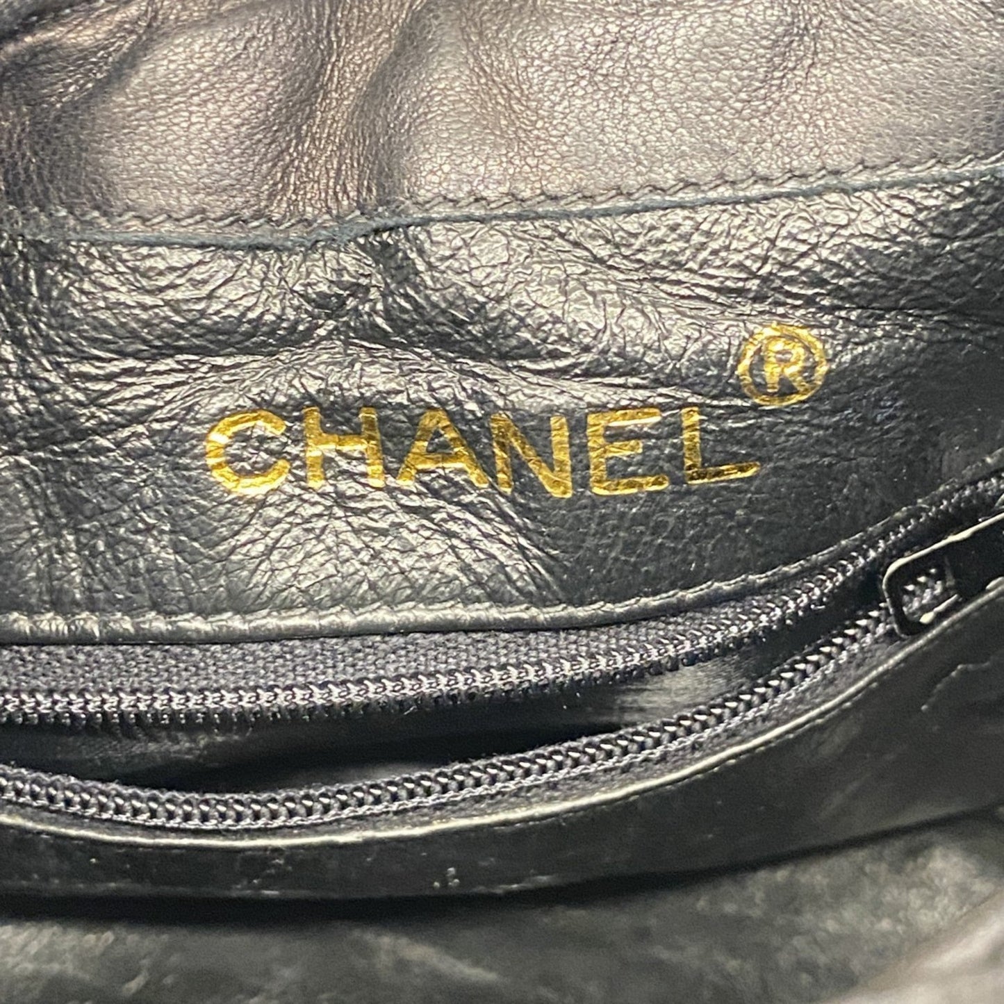 Chanel Black Leather Shoulder Bag (Pre-Owned)