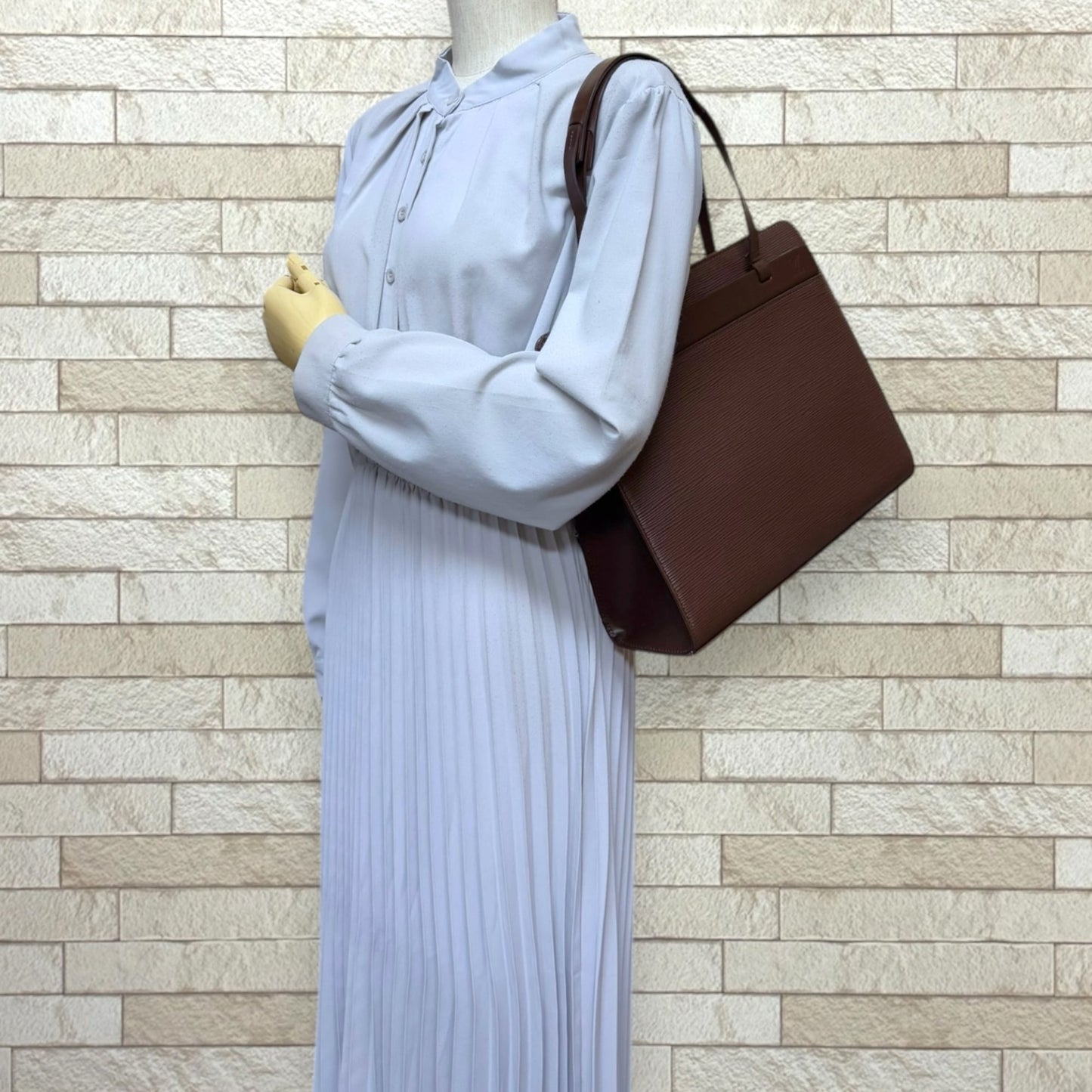 Louis Vuitton Epi Brown Moka Epi Leather Shoulder Bag (Pre-Owned)