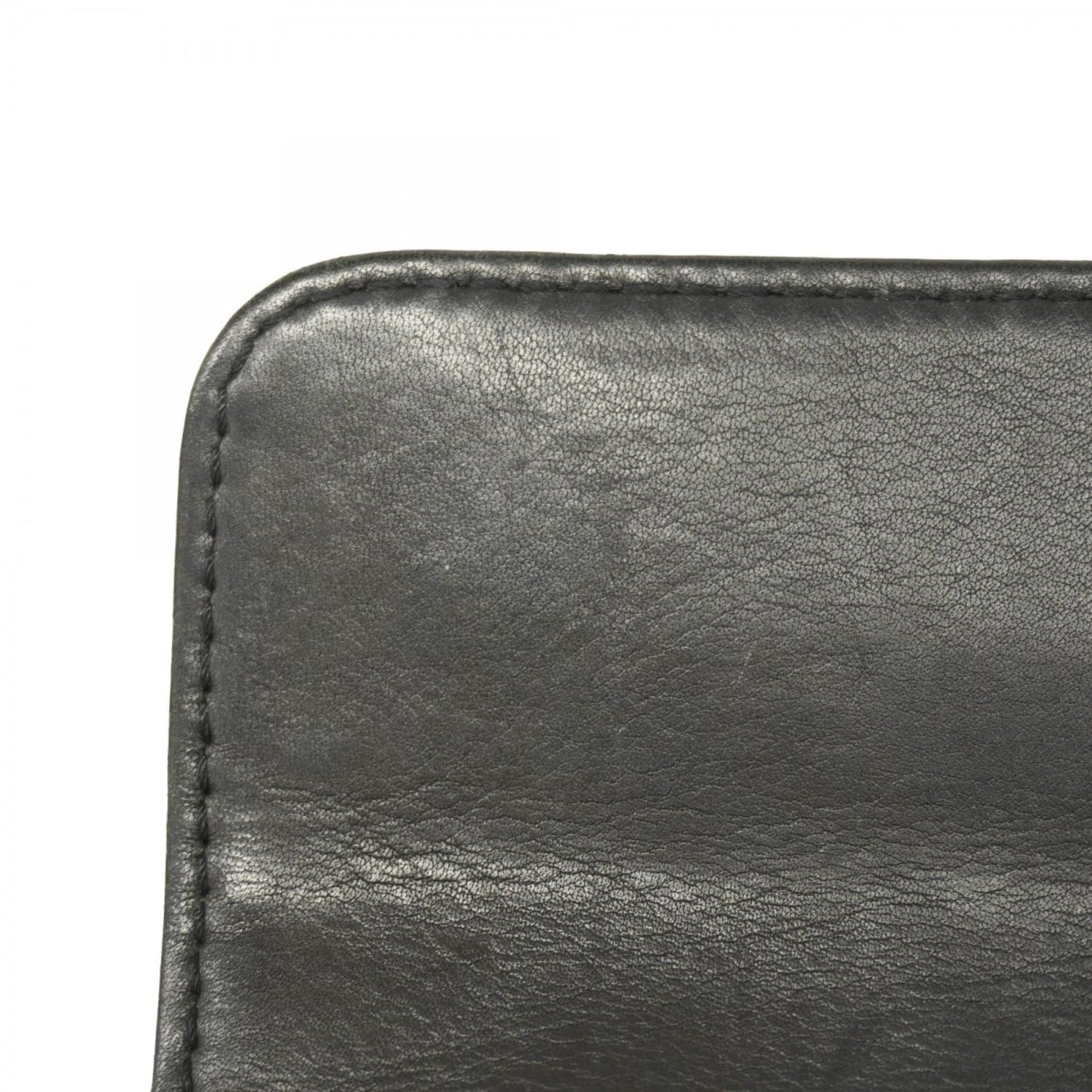 Chanel Black Leather Shoulder Bag (Pre-Owned)