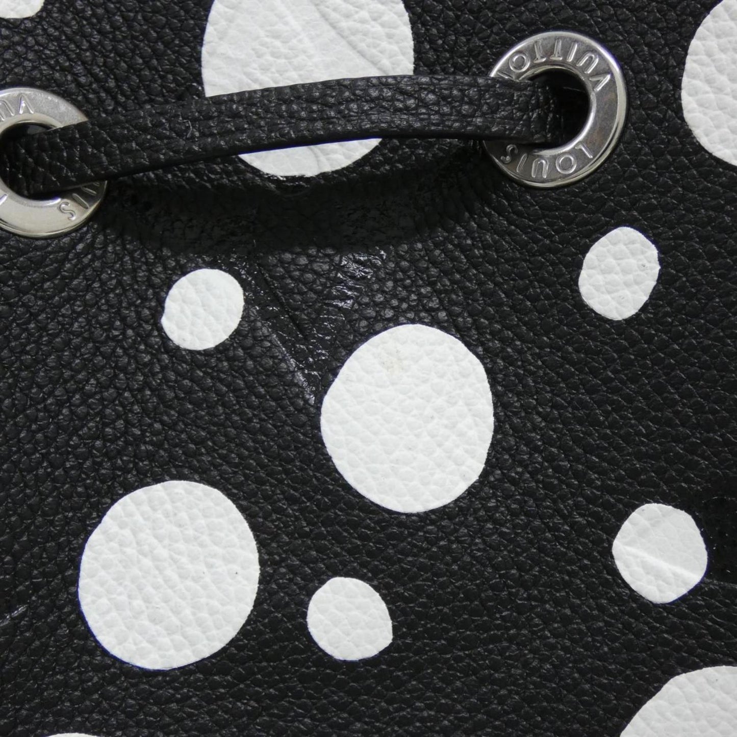 Louis Vuitton Black Leather Shoulder Bag (Pre-Owned)