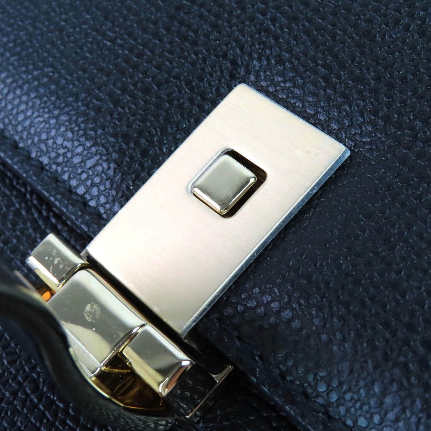 Valextra Black Leather Shoulder Bag (Pre-Owned)