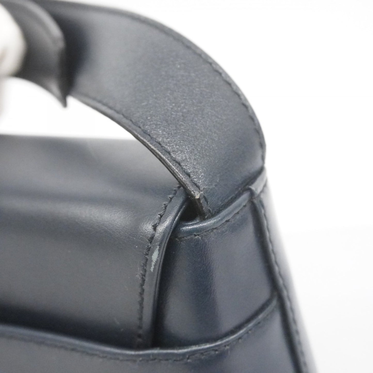 Salvatore Ferragamo Black Leather Shoulder Bag (Pre-Owned)