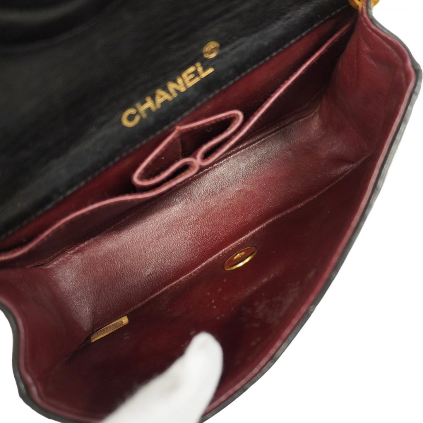 Chanel Black Leather Shoulder Bag (Pre-Owned)