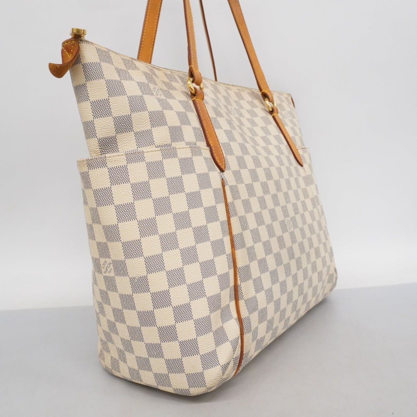 Louis Vuitton White Tote Bag (Pre-Owned)