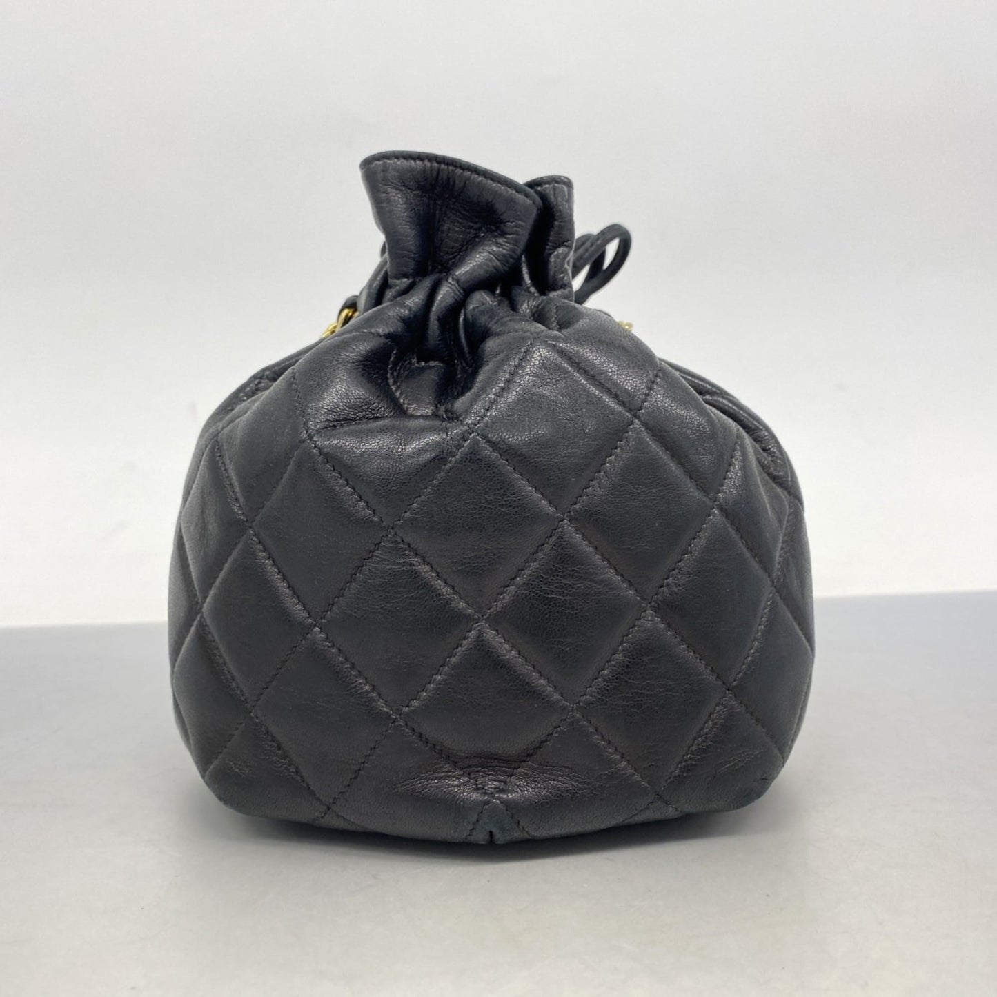 Chanel Black Leather Shoulder Bag (Pre-Owned)