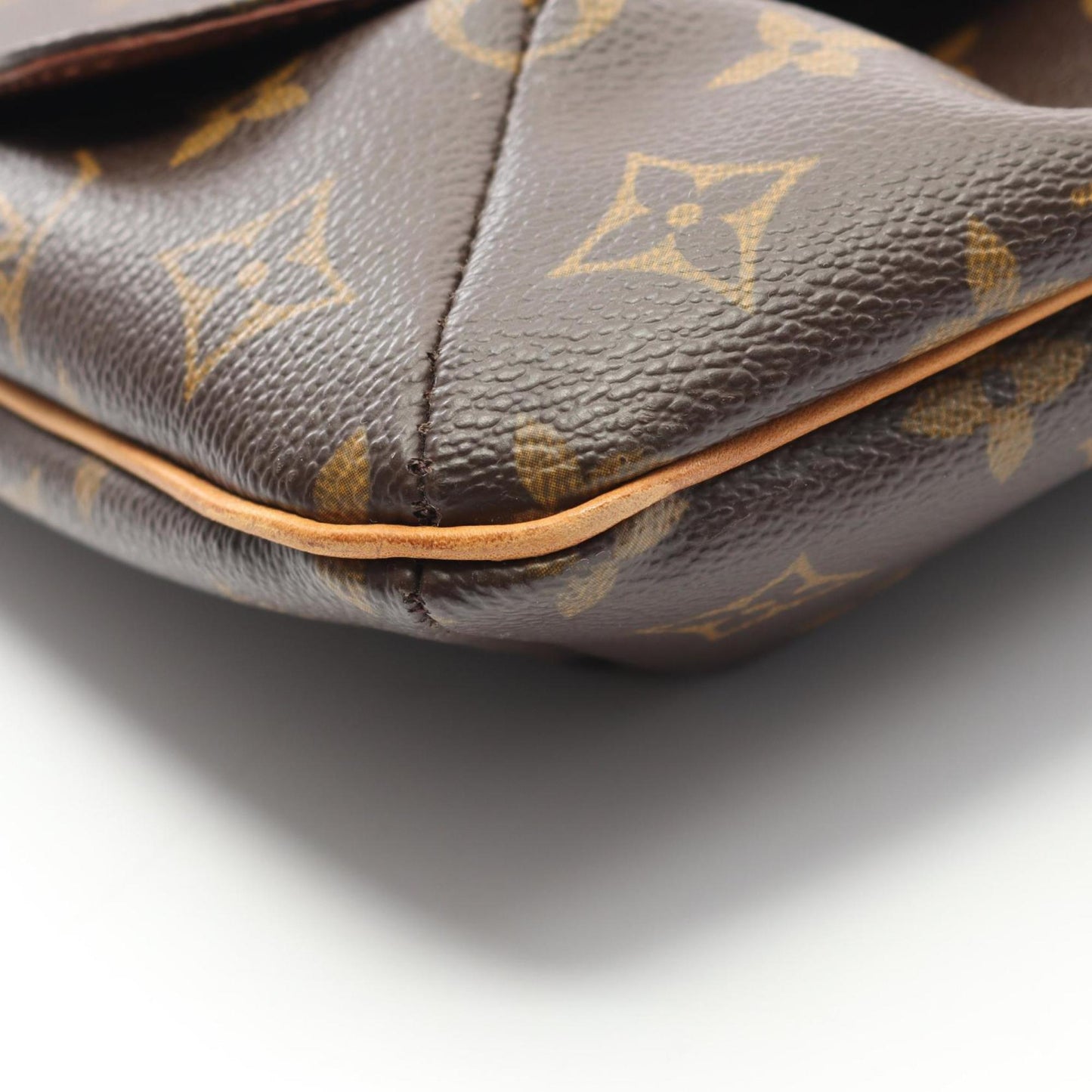 Louis Vuitton Brown Monogram Monogram Shoulder Bag (Pre-Owned)