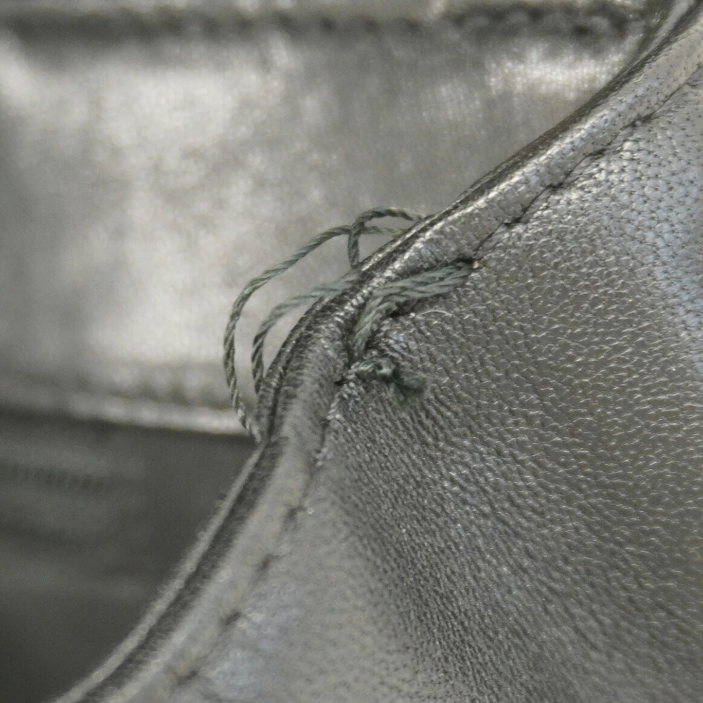 Chanel Black Leather Shoulder Bag (Pre-Owned)