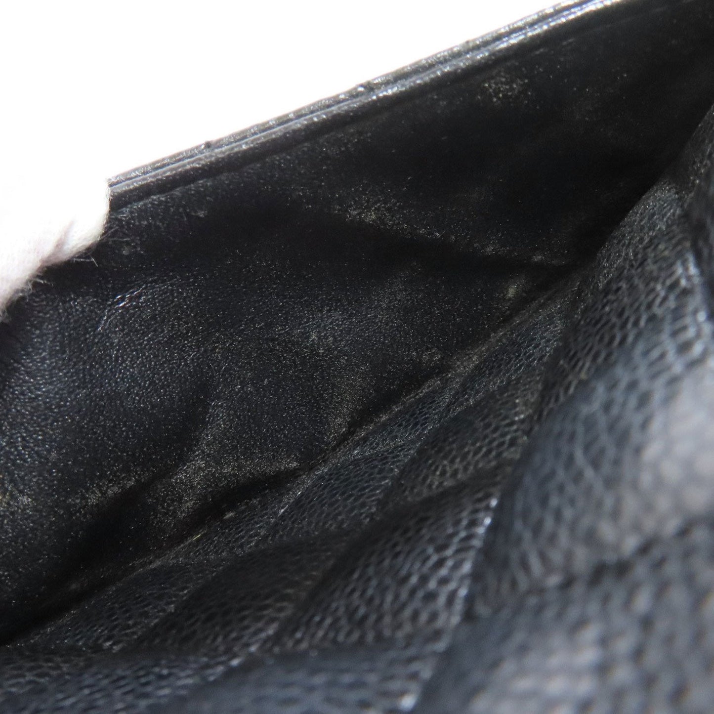 Chanel Matelasse Black Leather Shoulder Bag (Pre-Owned)