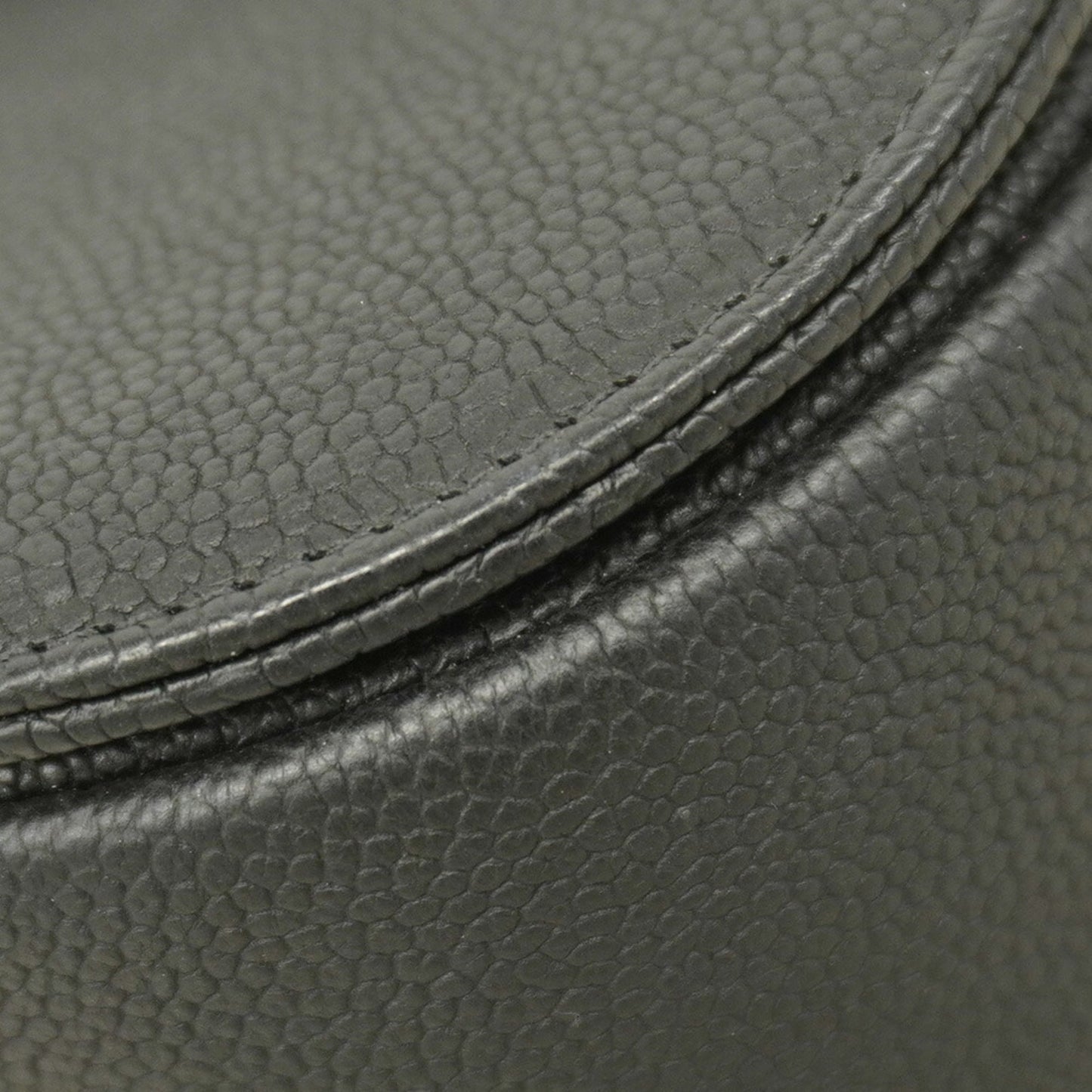 Chanel Black Grained Calfskin Handbag (Pre-Owned)