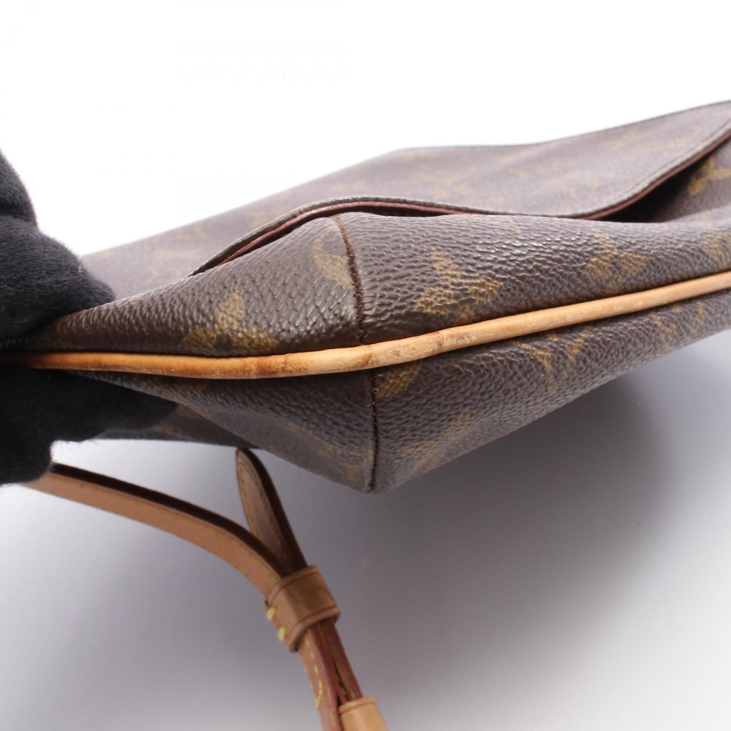 Louis Vuitton Brown Monogram Monogram Shoulder Bag (Pre-Owned)