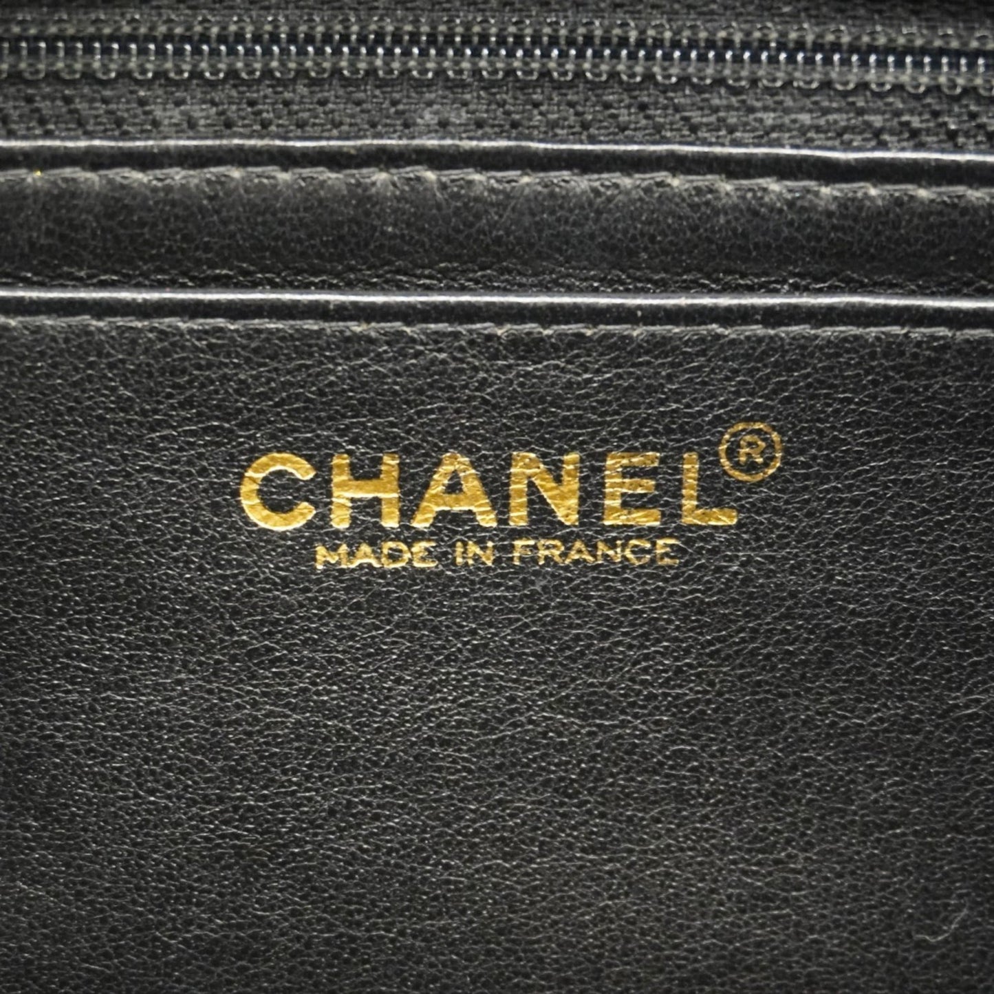 Chanel Black Leather Shoulder Bag (Pre-Owned)