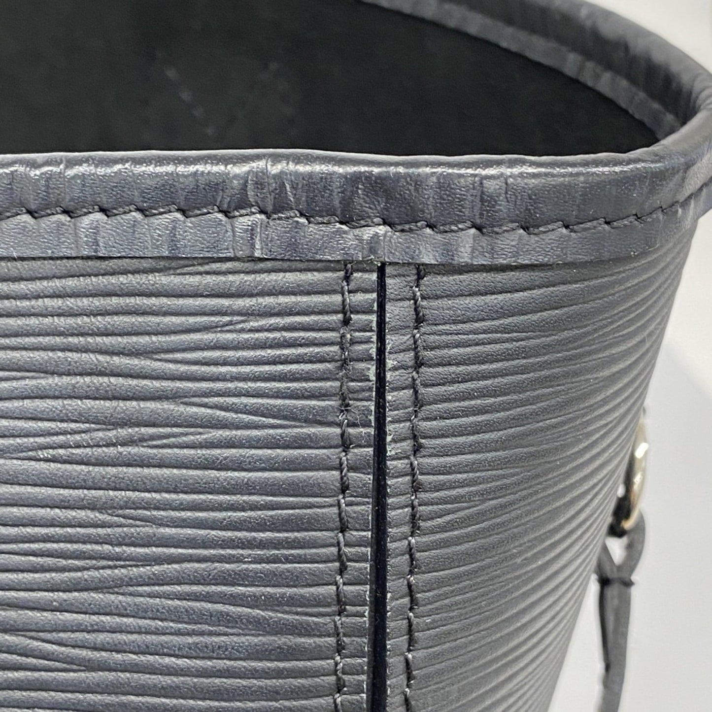 Louis Vuitton Noir Tote Bag (Pre-Owned)