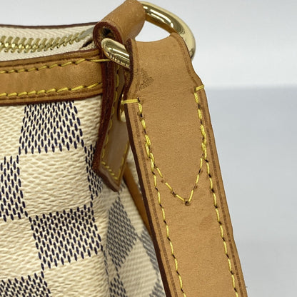 Louis Vuitton White Shoulder Bag (Pre-Owned)