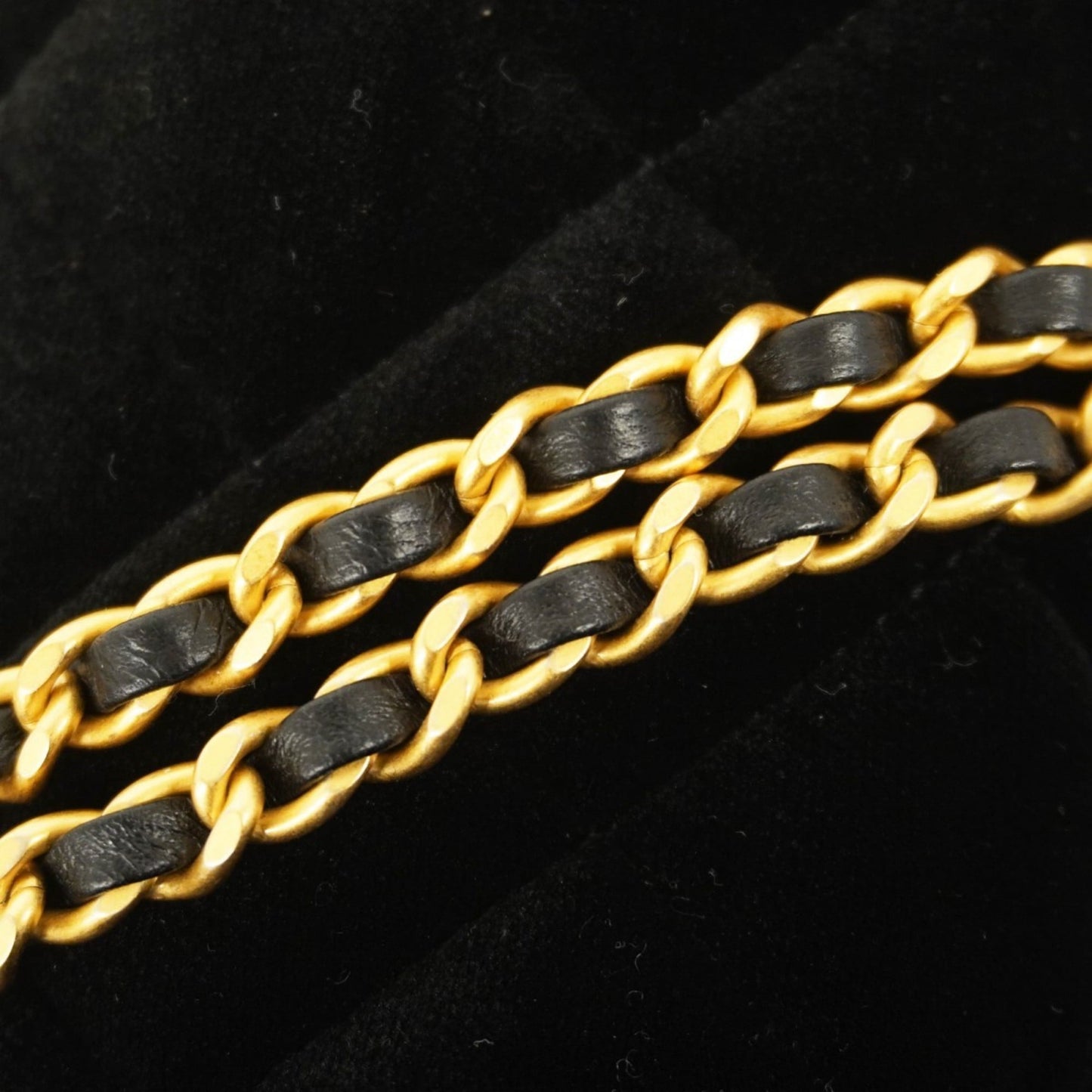 Chanel Black Handbag (Pre-Owned)