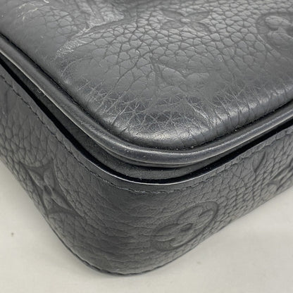 Louis Vuitton Noir Shoulder Bag (Pre-Owned)