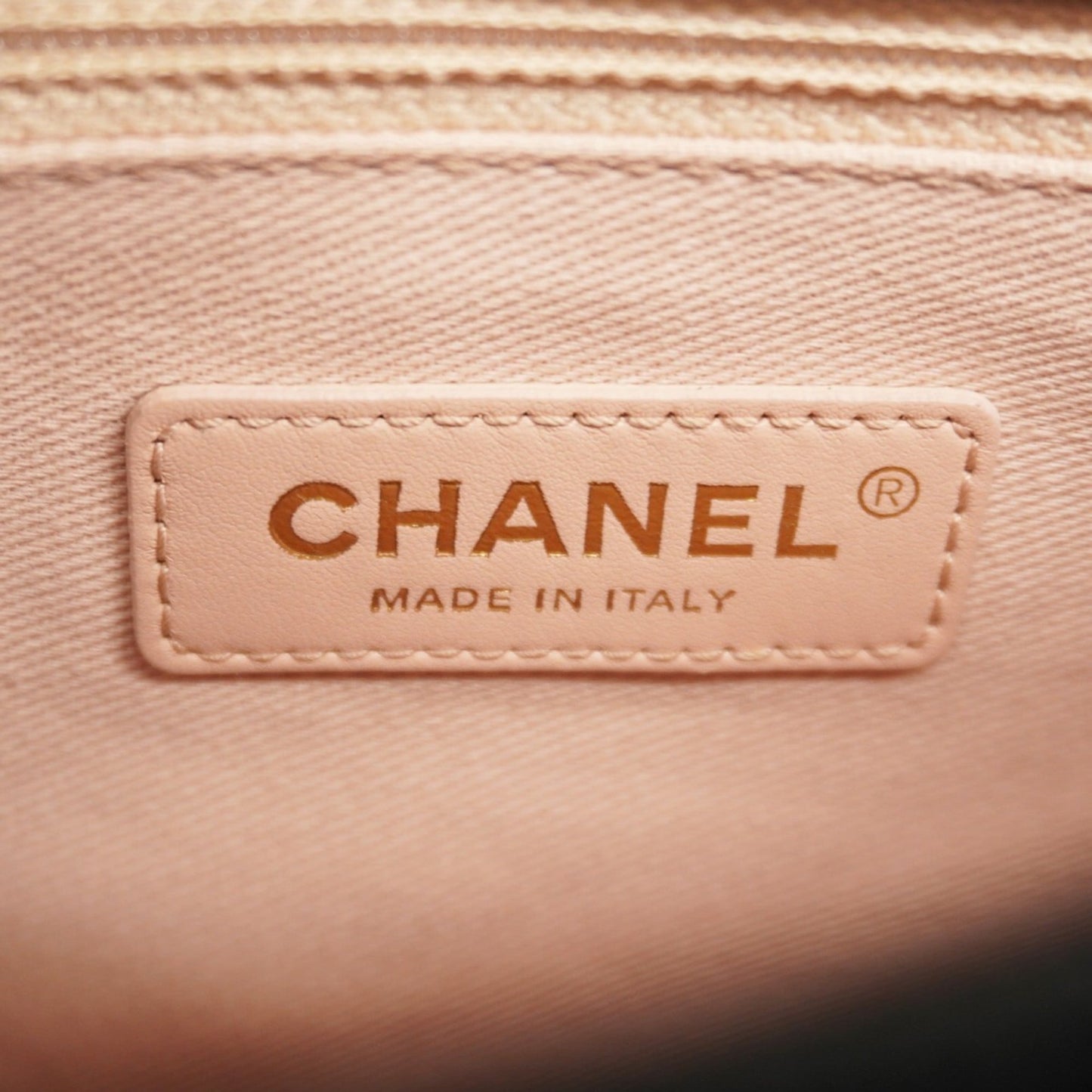 Chanel Black Grained Calfskin Handbag (Pre-Owned)