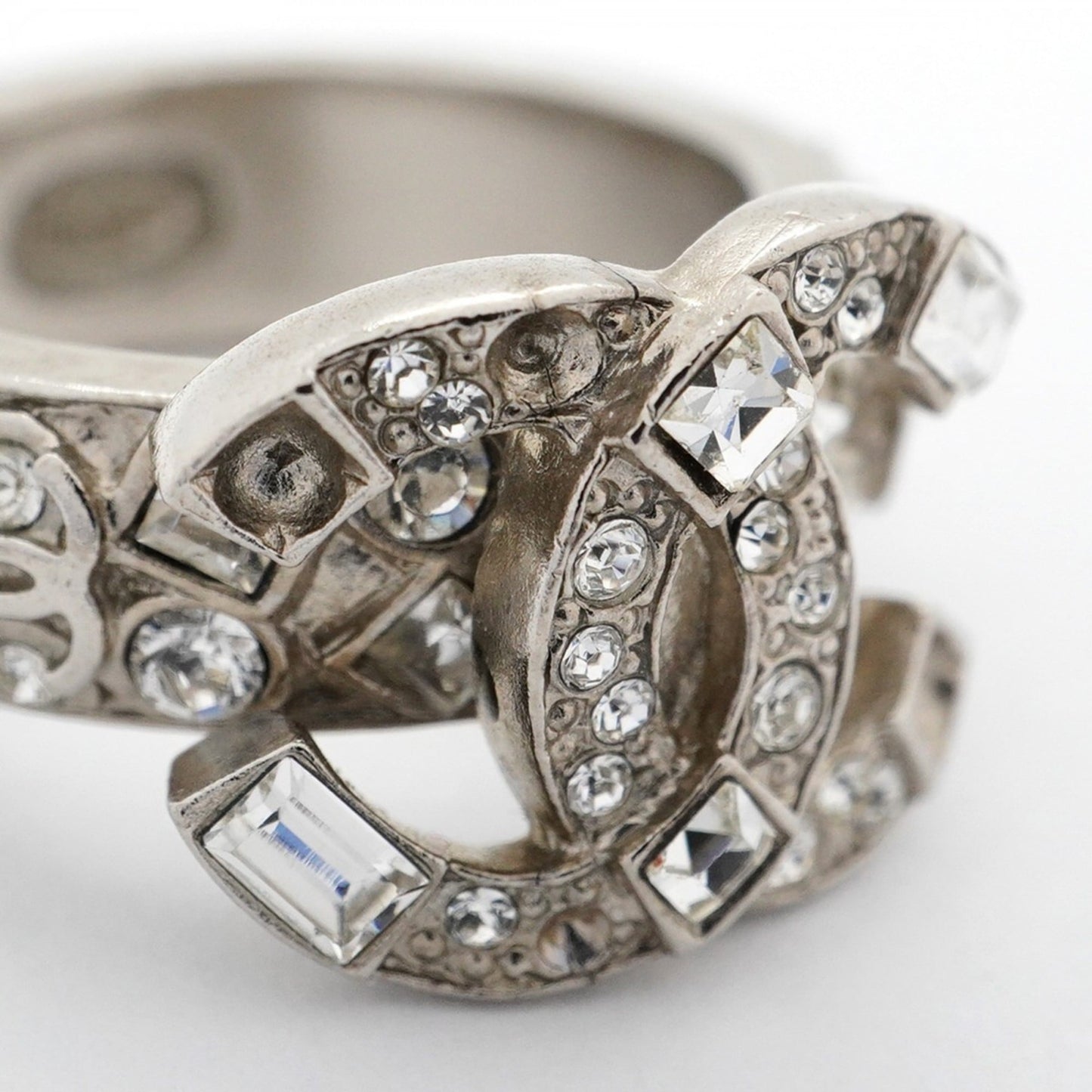 Chanel Silver Metal Band Ring (Pre-Owned)