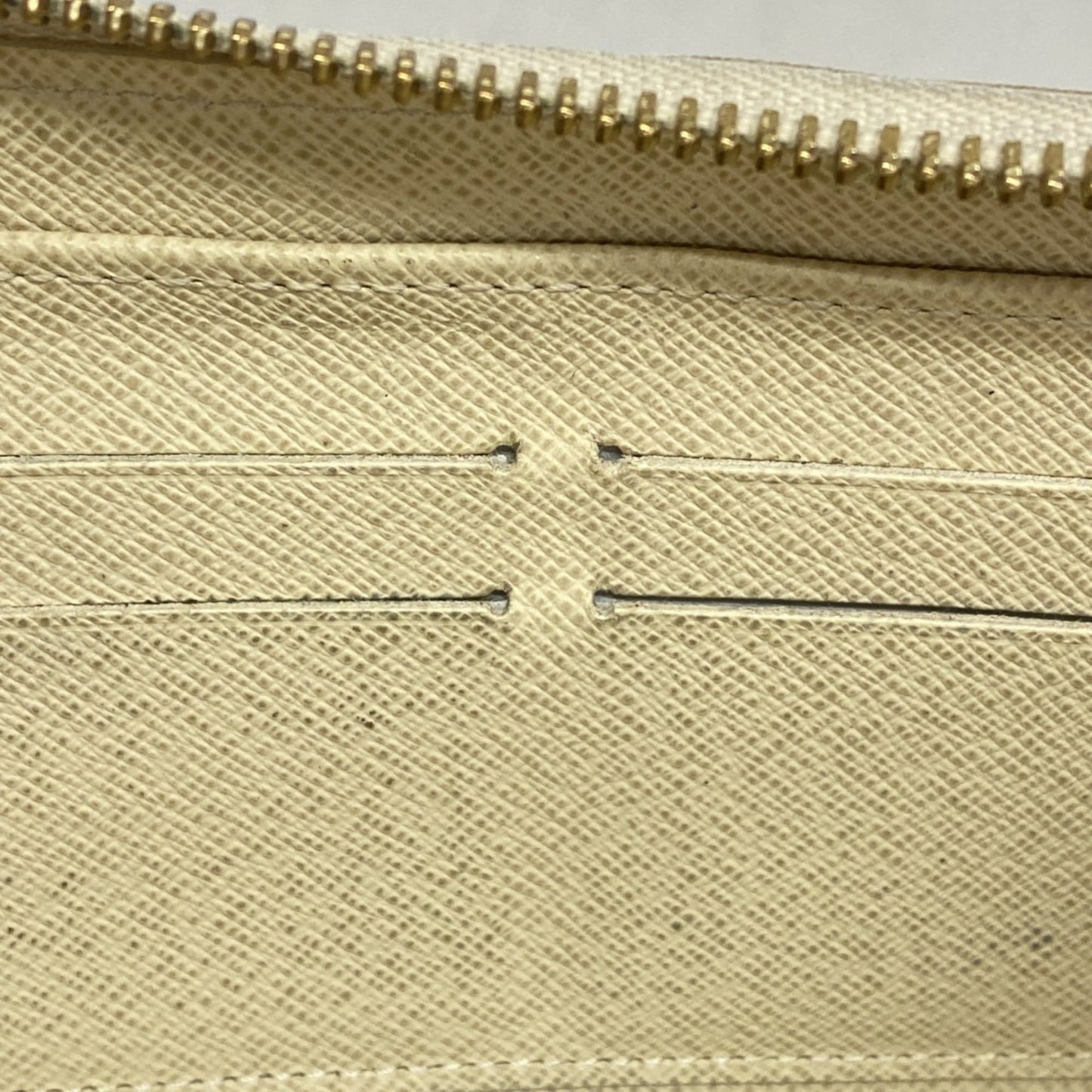 Louis Vuitton White Long Wallet (Bi-Fold) (Pre-Owned)