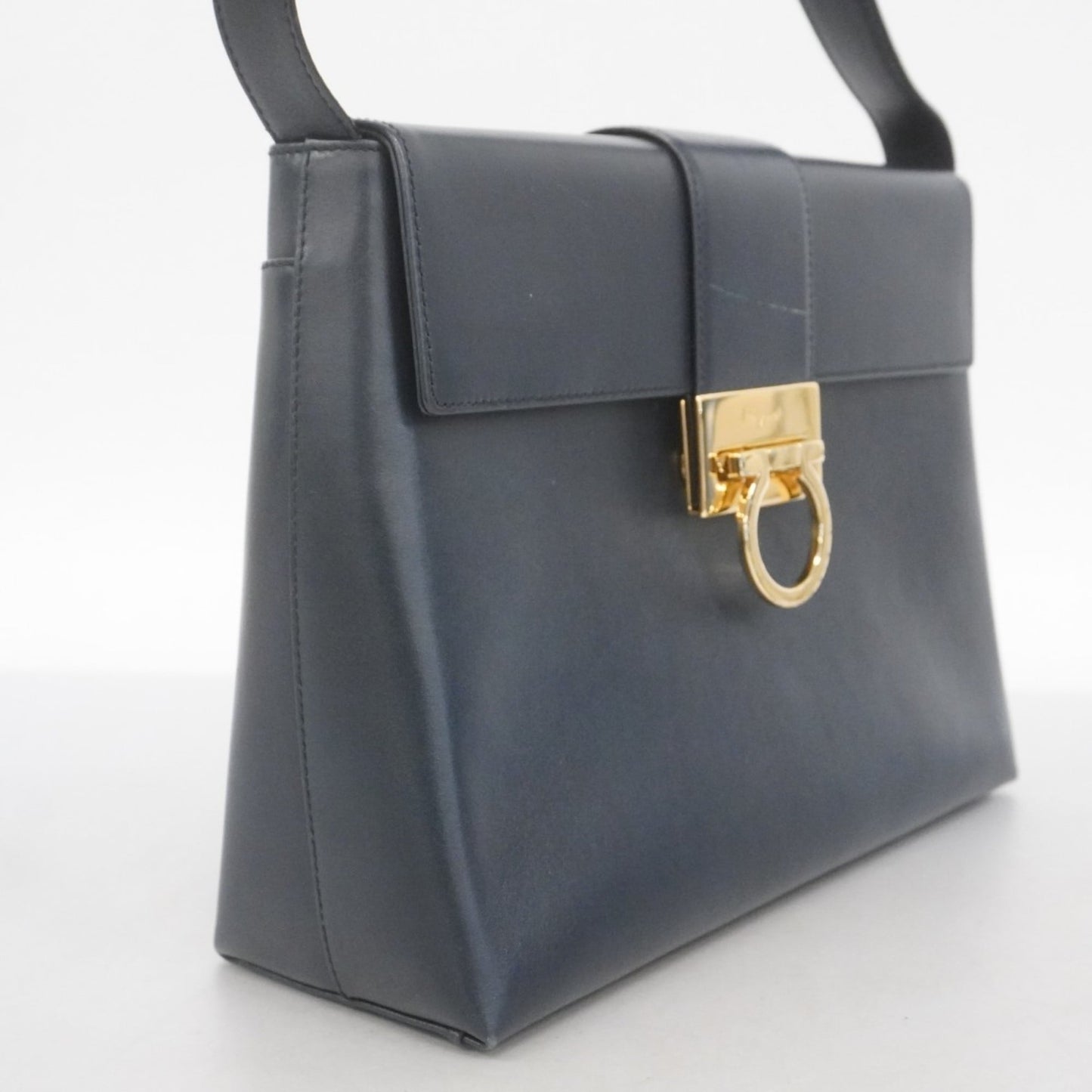 Salvatore Ferragamo Black Leather Shoulder Bag (Pre-Owned)