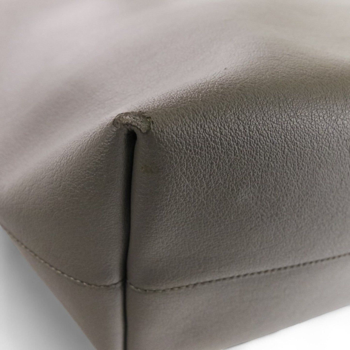 Yves Saint Laurent Gray Leather Pouch Tote Bag (Pre-Owned)