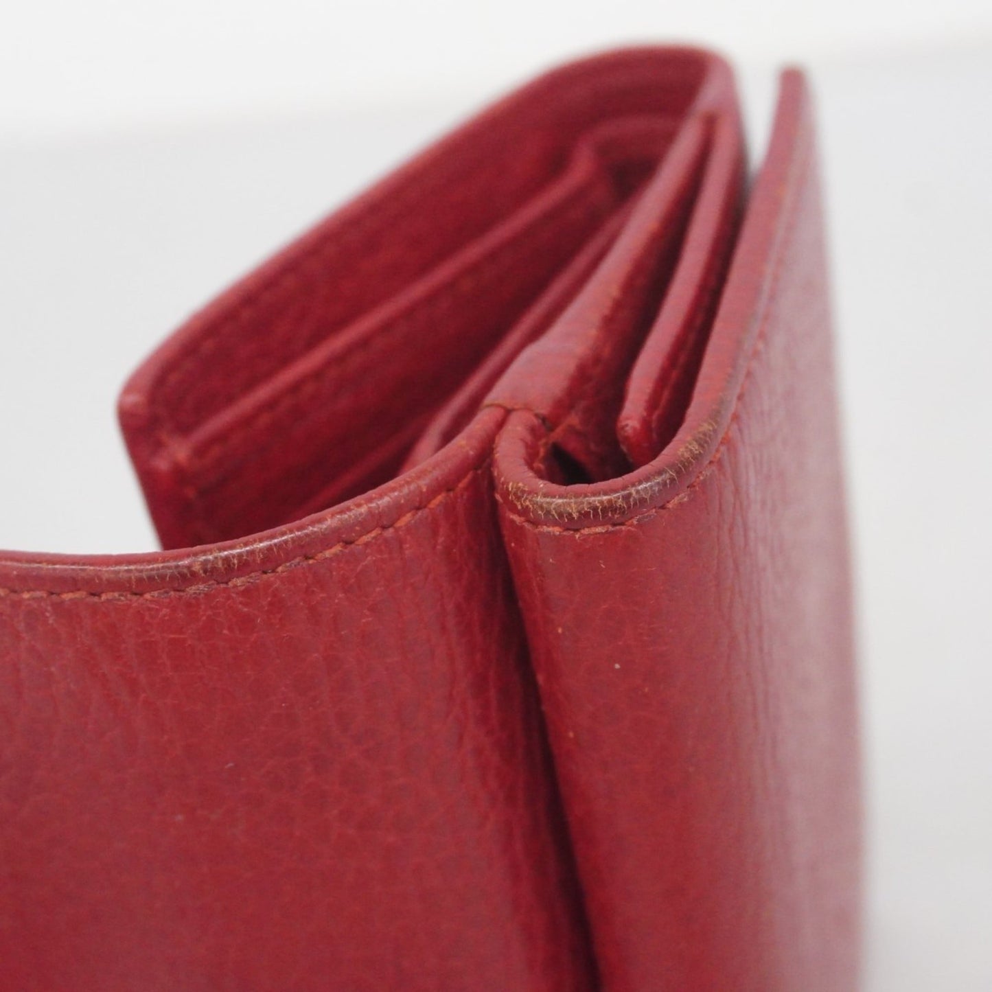 Gucci Red Color Leather Wallet (Tri-Fold) (Pre-Owned)