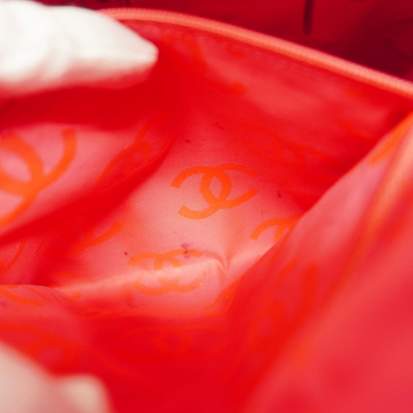 Chanel White Leather Tote Bag (Pre-Owned)