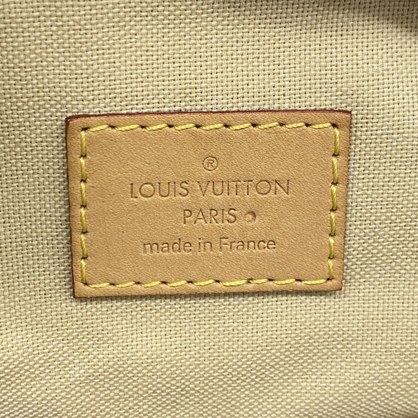 Louis Vuitton White Shoulder Bag (Pre-Owned)