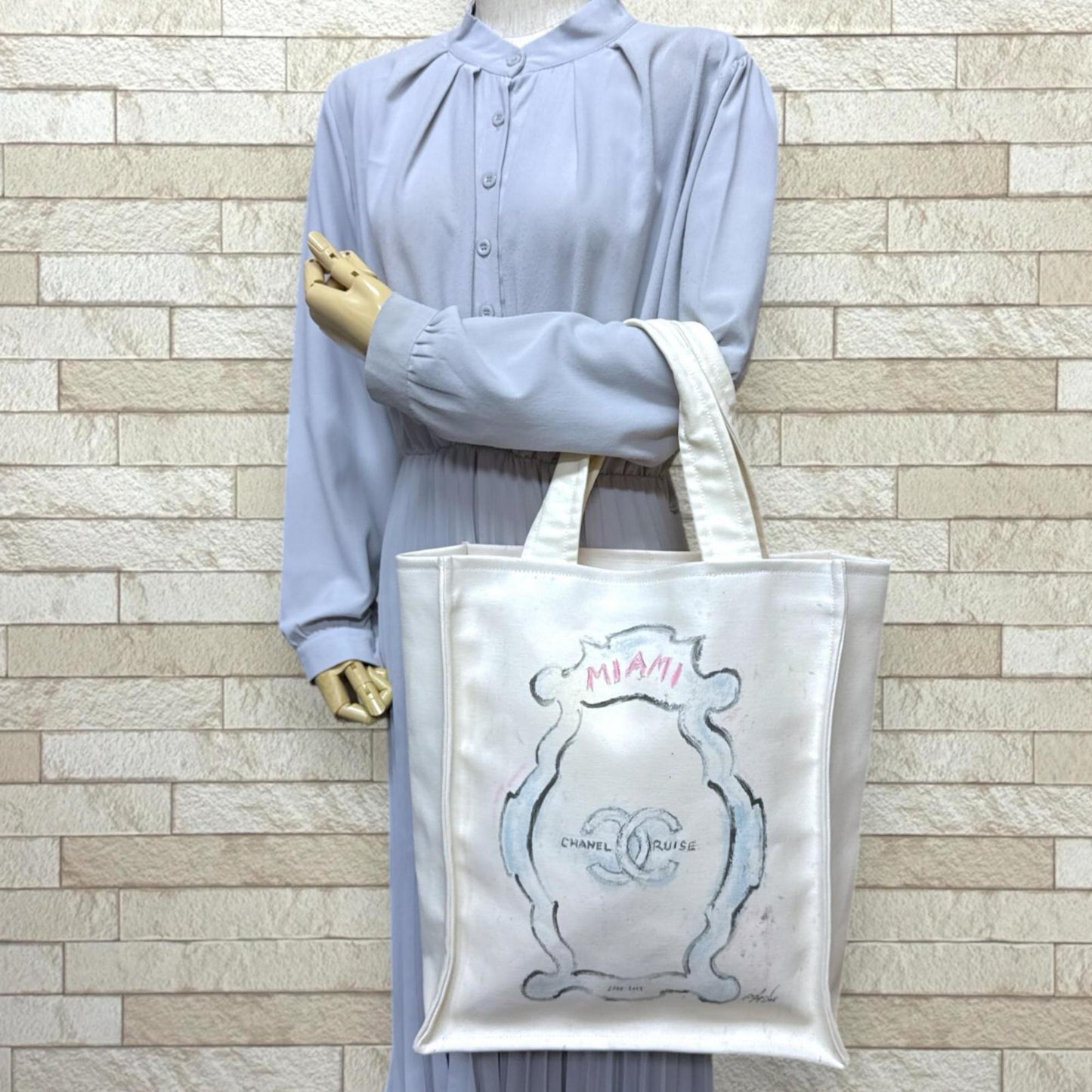 Chanel White Canvas Tote Bag (Pre-Owned)