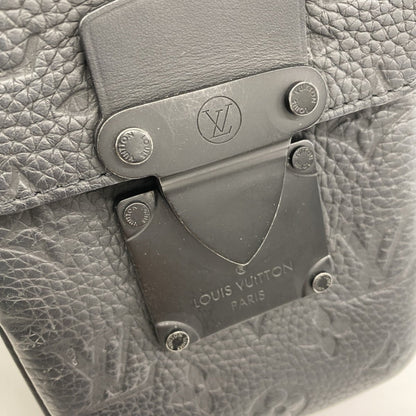 Louis Vuitton Noir Shoulder Bag (Pre-Owned)