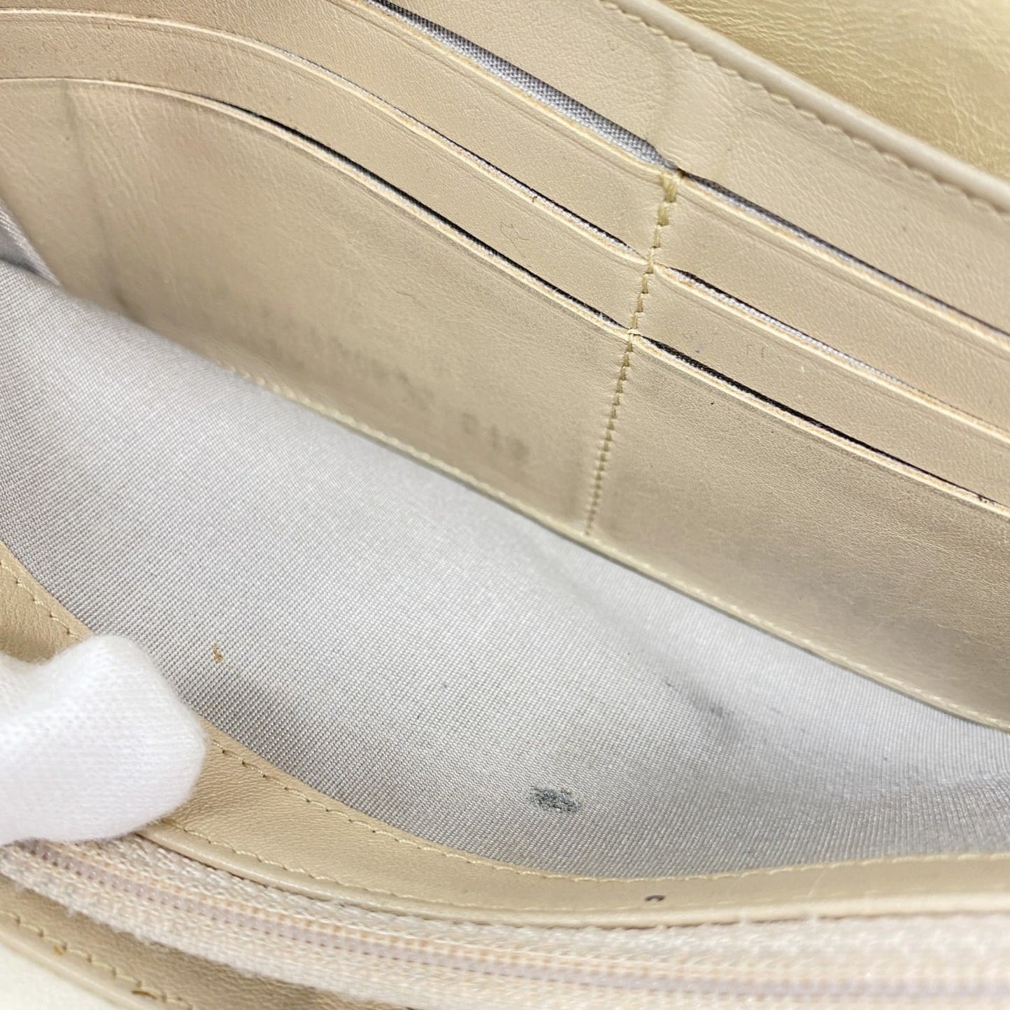 Chanel Beige Leather Long Wallet (Bi-Fold) (Pre-Owned)