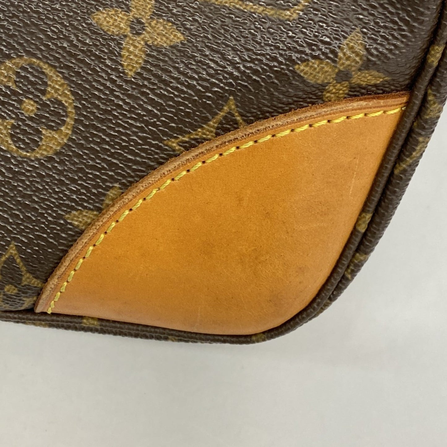 Louis Vuitton Brown Shoulder Bag (Pre-Owned)