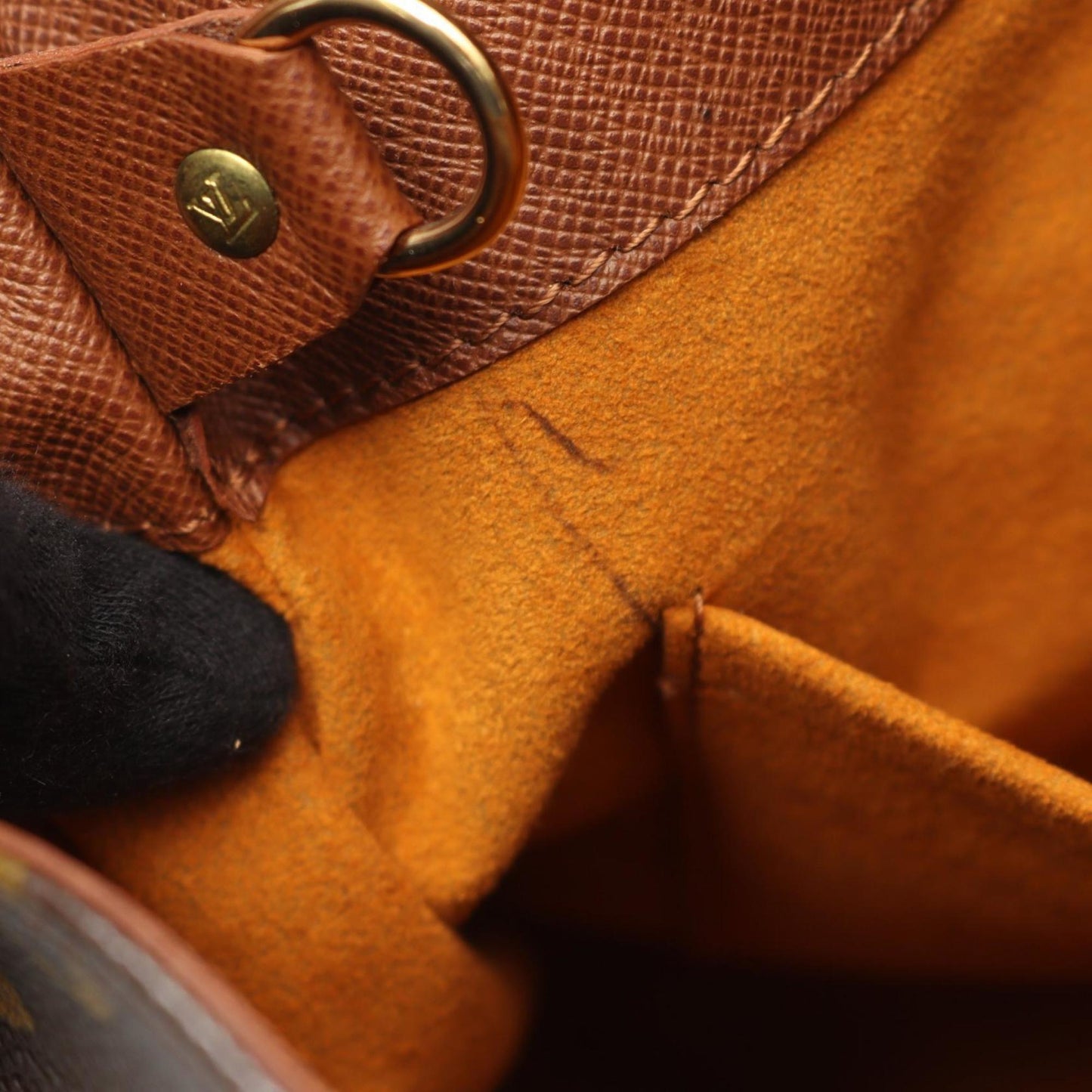 Louis Vuitton Brown Monogram Monogram Shoulder Bag (Pre-Owned)