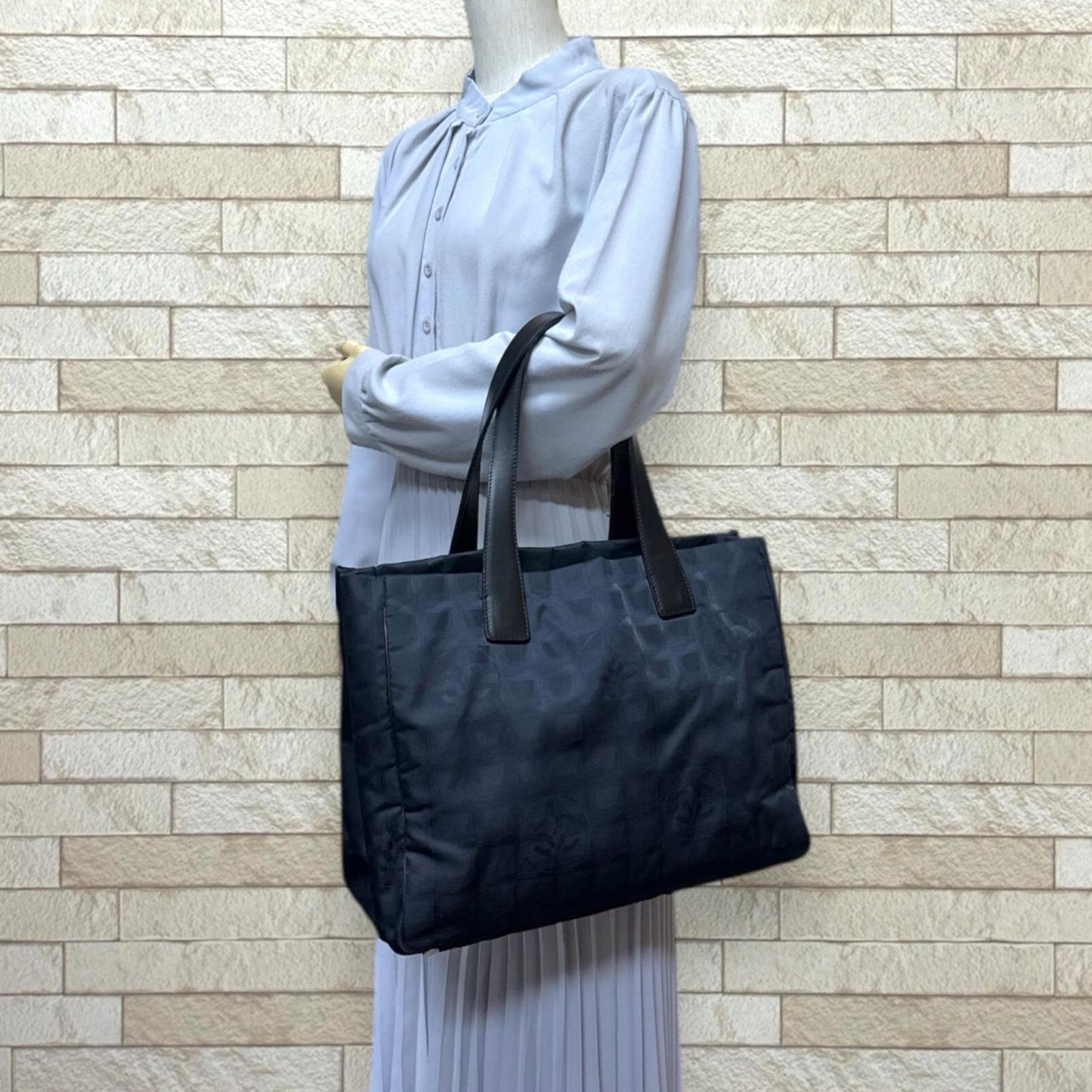 Chanel Black Nylon Jacquard Tote Bag (Pre-Owned)