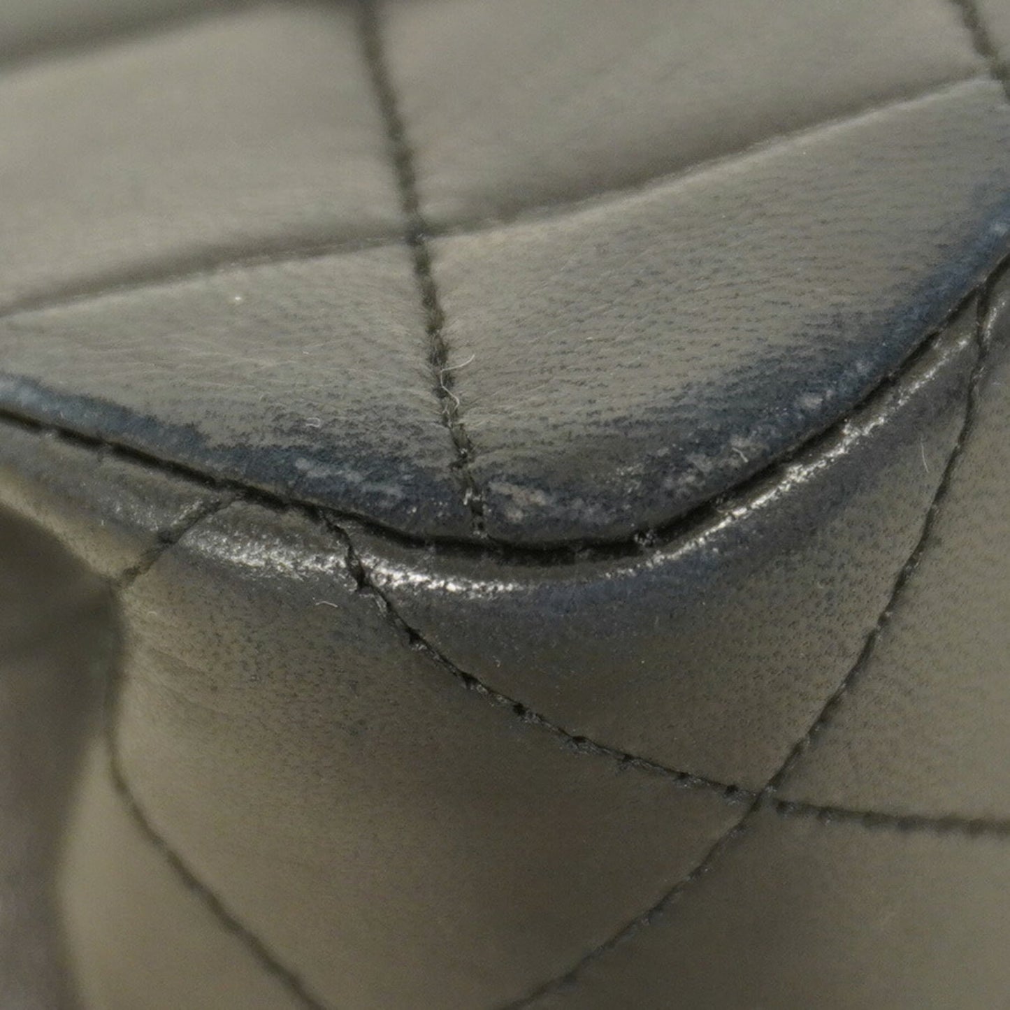 Chanel Black Leather Shoulder Bag (Pre-Owned)